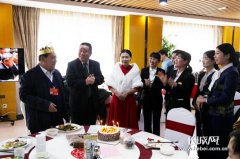 【两会花絮】两会驻地：“祝你生日快乐”