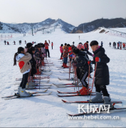 6万5千张滑雪票 让平葡京赌博网址山中小学生体验冰雪乐趣