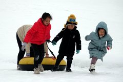 一路途经樱桃生产园葡京赌博官网、果蔬生产园、古枣树林