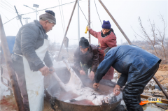 整个西沟村沉浸在葡京赌博网站过年的喜庆氛围中