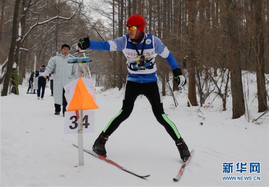 （体育）（4）全民健身——滑雪体验乐趣多